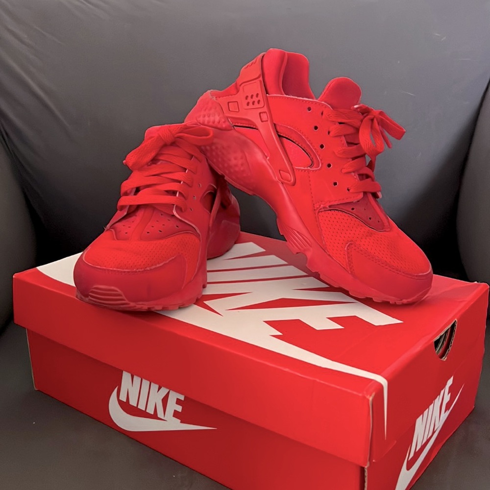 Red Huarache Nike size 6 women